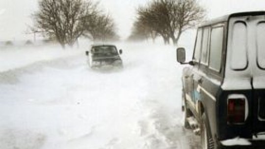 Zăpada şi viscolul au pus stăpânire pe sudul ţării.