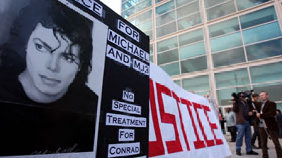 Medicul lui Michael Jackson a fost pus sub acuzaţie