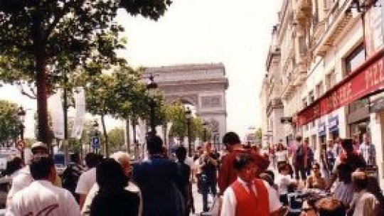 Proprietara a jumatate din bulevard Champs-Elysees