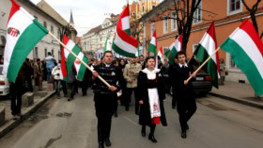 La mulţi ani maghiarilor din România !