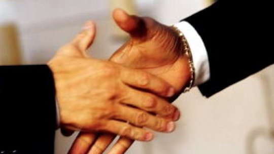 Ajutaţi să se angajeze