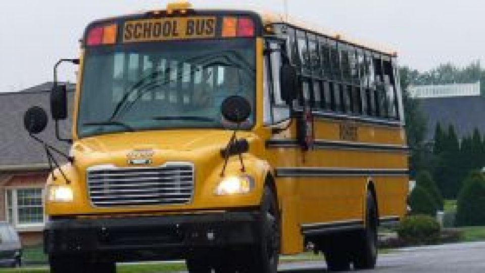 Poate  şcoala "trăi" din publicitate?