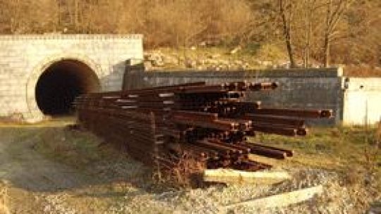 Au furat staţiile şi calea ferată