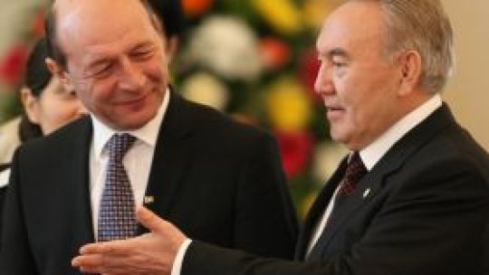 Traian Băsescu promite catedră de română în Karaganda