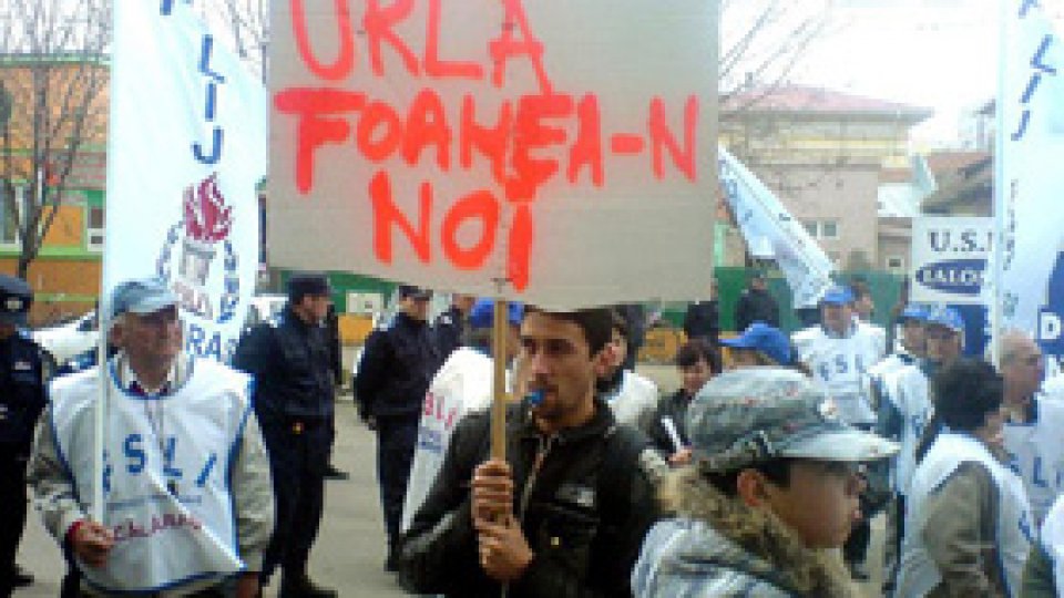 PNL şi PSD au depus moţiune simplă pe tema educaţiei