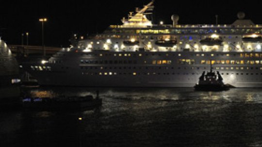 Doi morţi pe un vas de croazieră lovit de un val uriaş