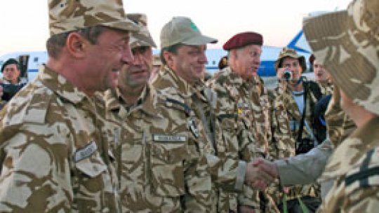 Traian Băsescu promite promulgarea legii militarilor voluntari