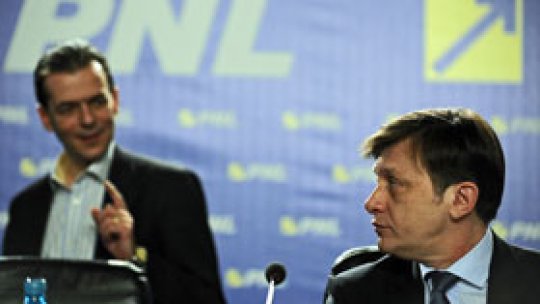 Liberalii îşi aleg astăzi noii lideri prin vot pe listă