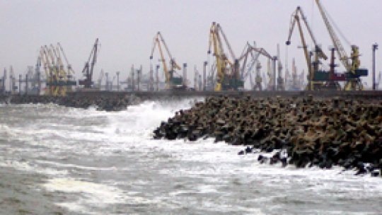 Porturile de la Constanţa, închise din cauza vremii