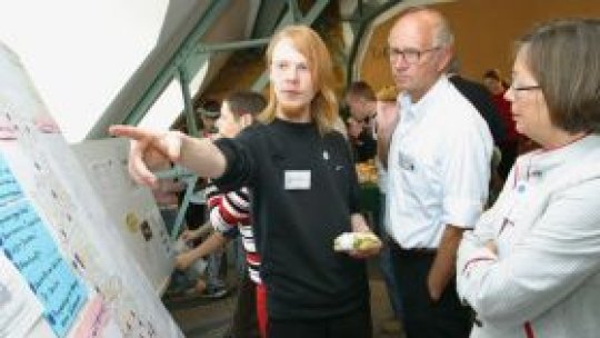 Bani la dispoziţia liceenilor