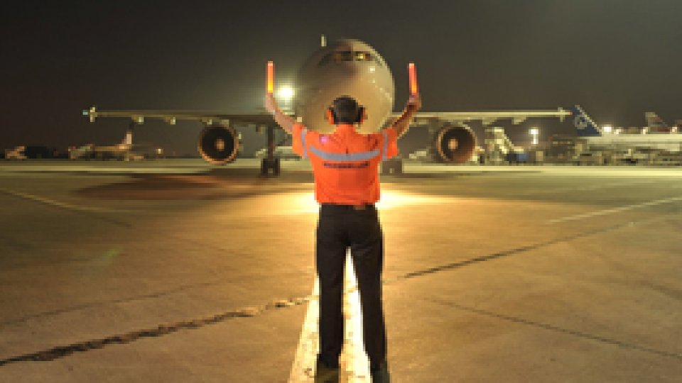 Spaţiul aerian românesc rămâne închis