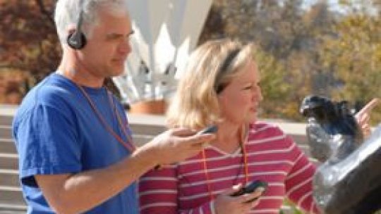 Câte un ghid pentru fiecare turist