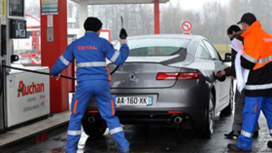 Benzina, la un preţ record în Italia