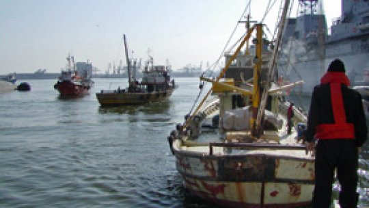 Două pescadoare turceşti, reţinute pentru braconaj