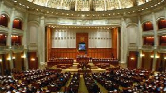 Moţiunea simplă privind educaţia, respinsă de Senat