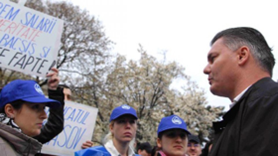 Protest al angajaţilor de la cadastru