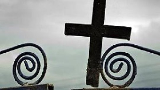 La un pas de distrugere