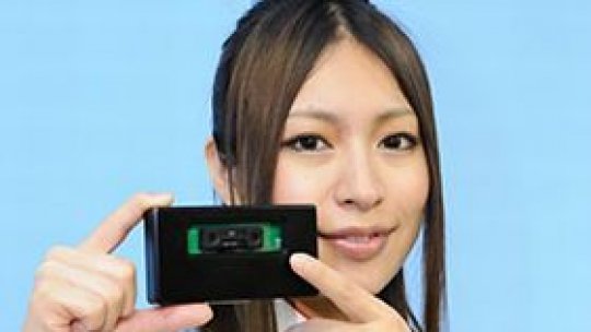 Sharp lansează prima cameră 3D pentru telefoane
