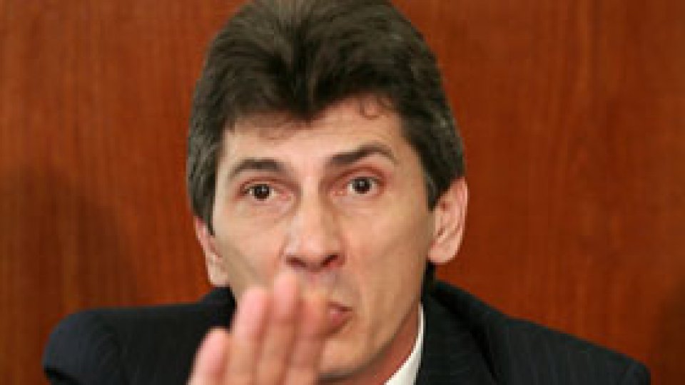 Salariile nu trebuie să scadă "cu mai mult de 10%"