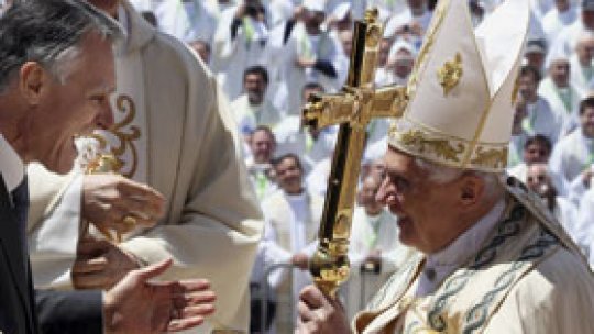 Sute de mii de creştini s-au rugat alături de Papă
