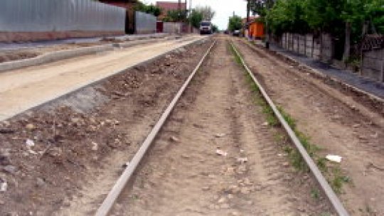 Cu trenul printre case