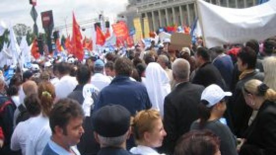 Miting de amploare în Piaţa Victoriei