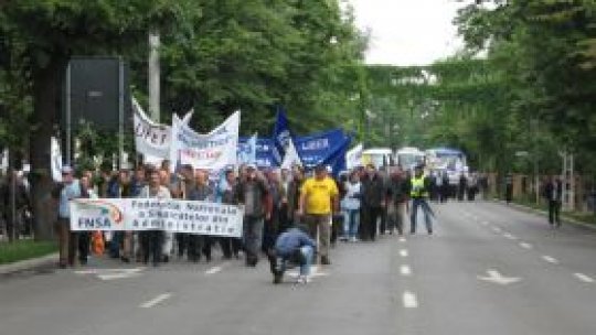 Miting în Piaţa Victoriei