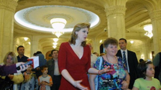 Porțile s-au închis vizitatorilor la Palatul Parlamentului