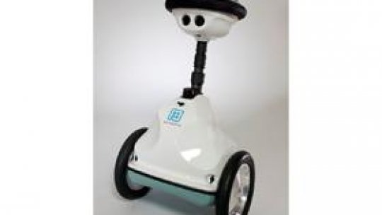 Anybot QB, robotul care poate merge la ședință în locul tău