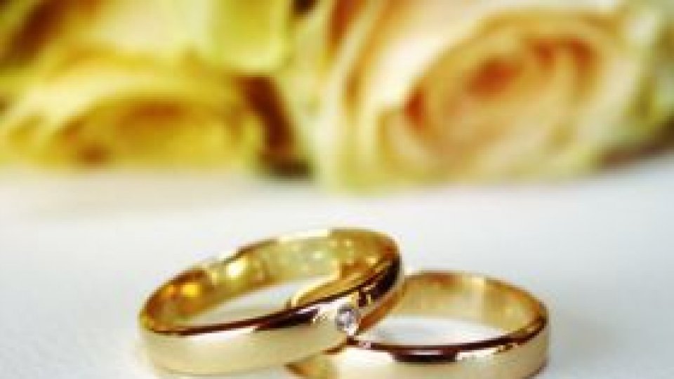 Se căsătoreşte.. iar!