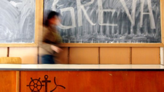 Profesorii şi funcţionarii publici intră în grevă pe 31 mai