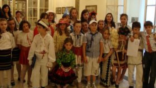 ”Costume din poveşti”