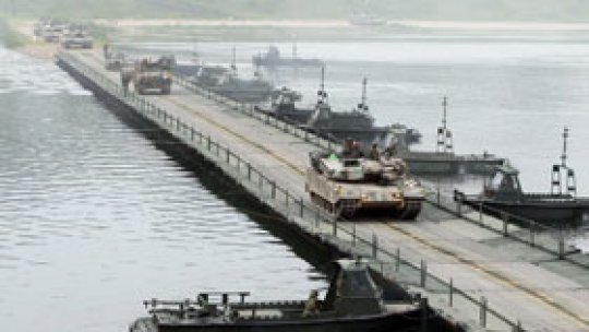 Coreea de Sud simulează un atac la frontiera de nord