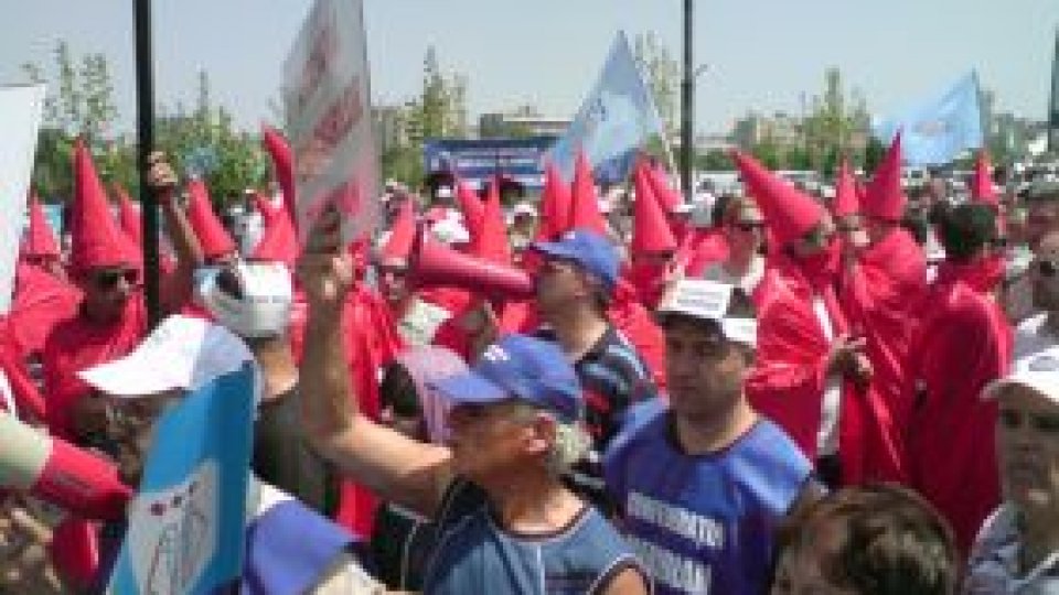Proteste sindicale în jurul Palatului Parlamentului