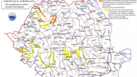 Hidrologii instituie cod portocaliu de inundaţii