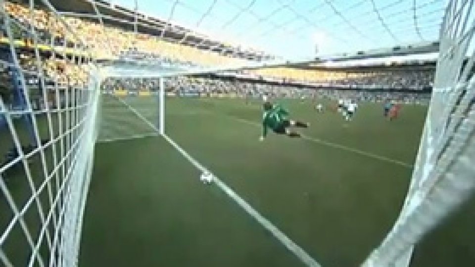 Utilizarea tehnologiei în fotbal, pro şi contra