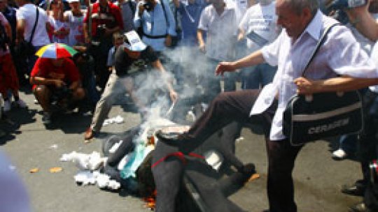 Legile austerităţii pleacă spre promulgare