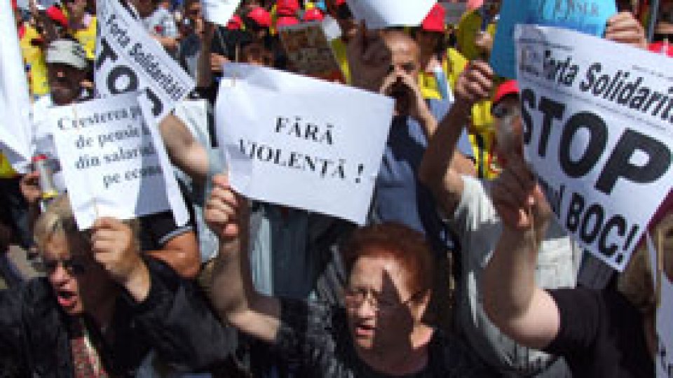 Sindicaliştii pichetează Palatul Parlamentului