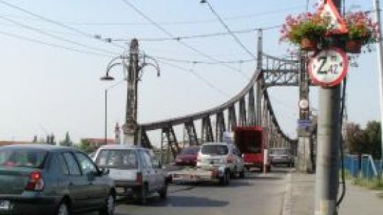 Tramvaiele interzise pe pod
