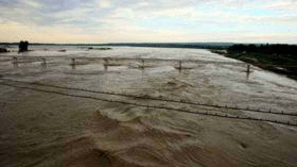 Inundaţiile afectează zone întinse