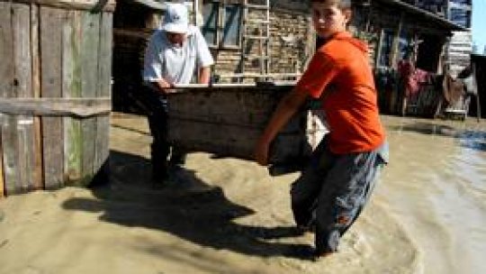Anchetă privind banii cheltuiţi pentru refacerea digurilor