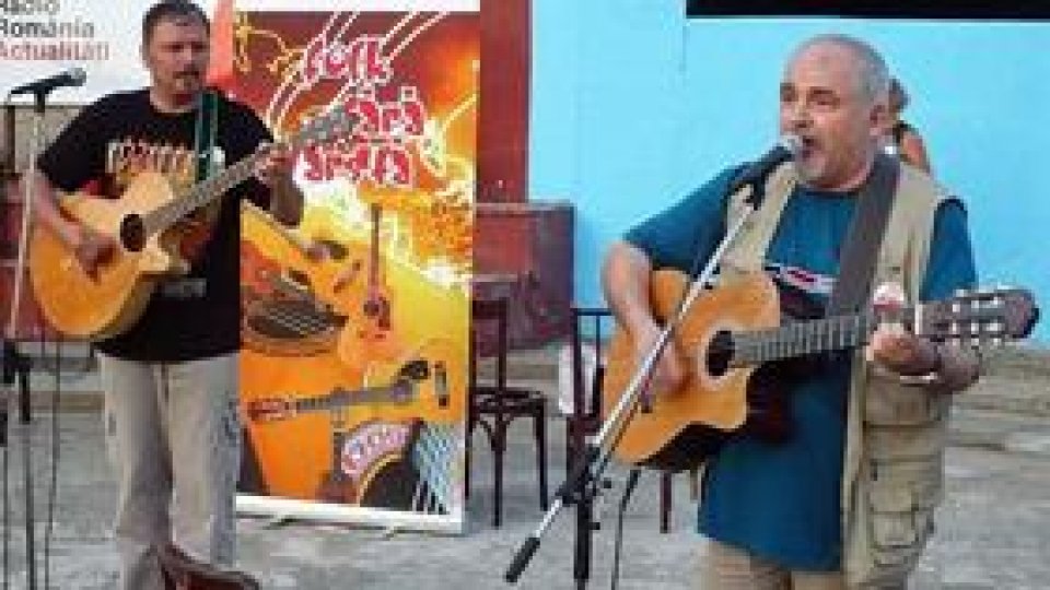 "Folk fără vârstă" la malul mării