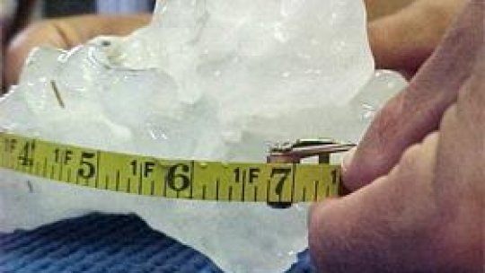 Bob de grindină de dimensiuni record în SUA