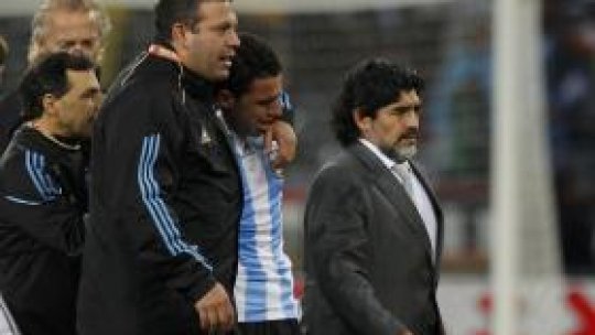 Maradona, "trimis la podea"