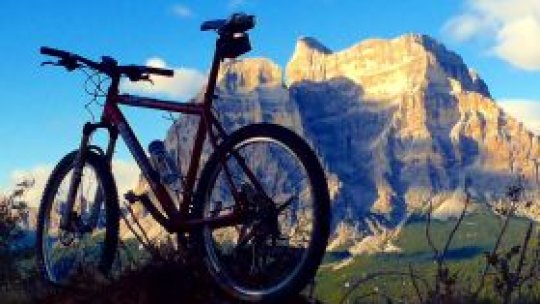 Cu bicicleta pe munte