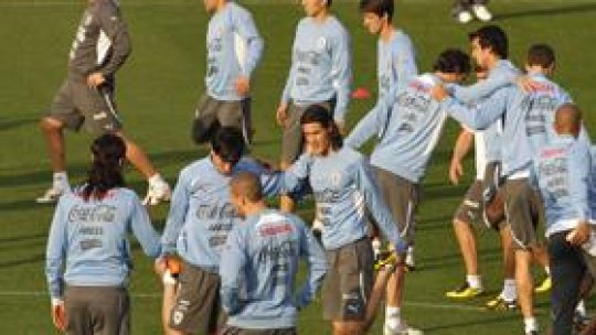 CM 2010: Prima semifinală Uruguay-Olanda