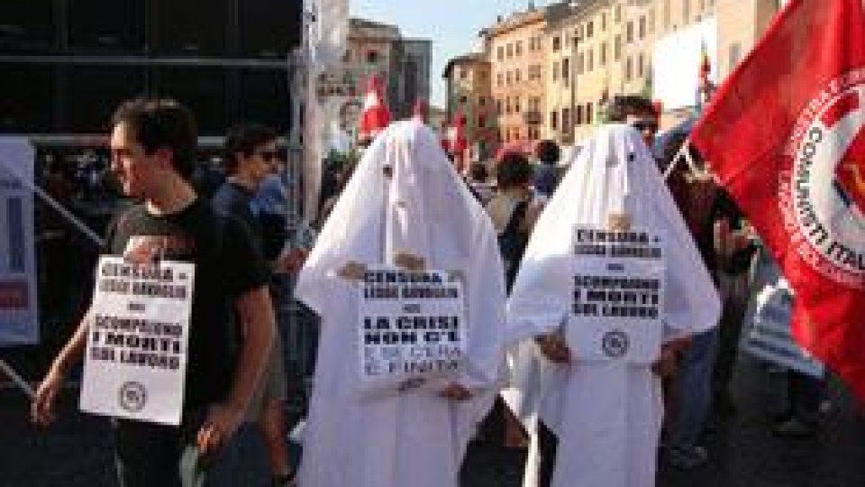 Greve în presă şi transporturi în Italia
