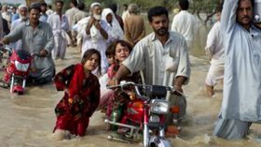 Cel puţin 800 de victime în Pakistan, în urma inundaţiilor