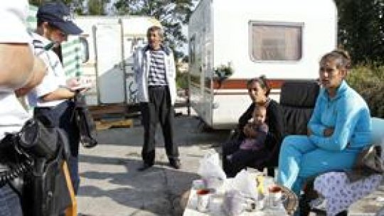 O mie de romi, evacuaţi dintr-o tabără ilegală din Franţa