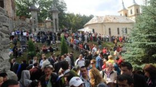 Mii de pelerini, spre Mănăstirea Nicula din judeţul Cluj